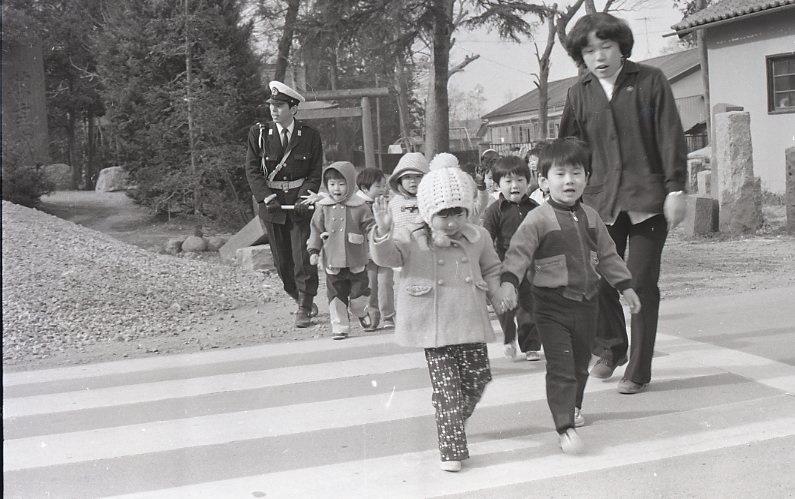 1973　伊草保育所交通安全025.jpg
